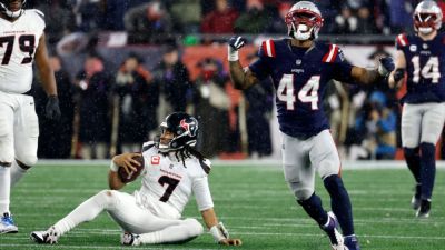 Mike Vrabel - Source: Commanders agree with edge rusher K'Lavon Chaisson - ESPN - espn.com - Washington