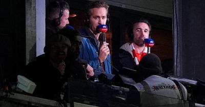 Ryan Reynolds - Liam Cullen - Phil Parkinson - David Prutton - Nathan Broadhead - Ryan Reynolds and Rob Mac cheer on Wrexham from Sky Sports commentary box - breakingnews.ie