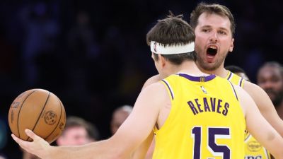 Lakers' Reaves, Doncic deliver late-game magic in OT thriller - ESPN