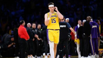 Austin Reaves stripped clean late in Lakers win, report says - ESPN