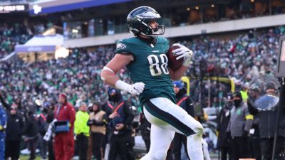 Sources: Dallas Goedert stays with Eagles on new 1-year deal - ESPN
