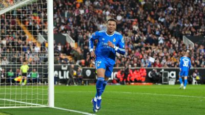 Kylian Mbappé denies Real Madrid did MRI on wrong knee - ESPN