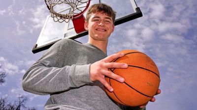 Gene J.Puskar - 8th-grader stands alone with last perfect women's NCAA basketball bracket - foxnews.com - state Pennsylvania