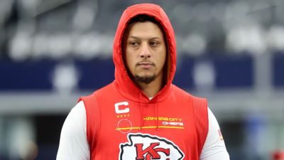 Patrick Mahomes - Patrick Mahomes throwing football again three months after ACL tear - foxnews.com - Los Angeles - county Patrick