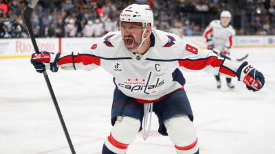 Alex Ovechkin's hat trick powers Capitals past Mammoth - ESPN