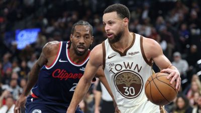 Warriors' Stephen Curry out 2 more games due to lingering knee issue - ESPN