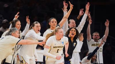 Olivia Olson's 19 lead Michigan past Louisville into Elite 8 - ESPN