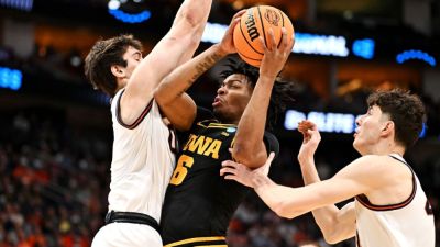Broken horn delays Iowa-Illinois Elite 8 game 11 minutes - ESPN