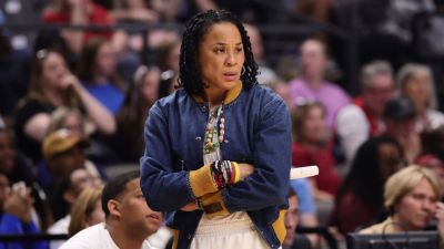 Dawn Staley - Dawn Staley says leading topic in recruitment is financial - ESPN - espn.com - state South Carolina