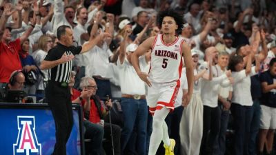 Tommy Lloyd - No. 2 Arizona tops Iowa State to win outright Big 12 title - ESPN - espn.com - state Arizona - state Kansas - state Iowa