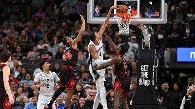 Aaron Fox - Jaden Ivey - Jonas Valanciunas - Mitch Johnson - Wembanyama records 3rd-fastest double-double since '97-98 - ESPN - espn.com