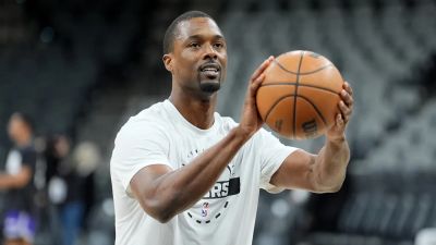 Eric Gay - Phoenix Suns - NBA champ's ironman streak comes to an abrupt end due to bizarre injury - foxnews.com - New York - county Harrison - state Texas - state Utah - county Barnes