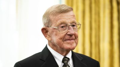 Marcus Freeman - Lou Holtz, coaching legend who led Notre Dame to title, dies - ESPN - espn.com - Ireland - New York - state Minnesota - state Arkansas - state South Carolina