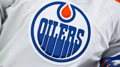 Oilers land Jason Dickinson, Colton Dach in another trade with Blackhawks - ESPN