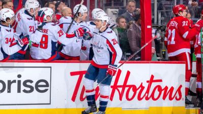 Golden Knights trade for longtime Capitals C Nic Dowd - ESPN