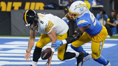 Sources: Khalil Mack returning to Chargers on 1-year deal - ESPN