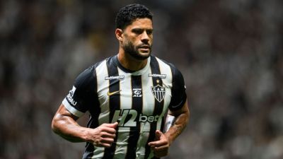 Hulk throws punch, 23 players sent off after mass brawl in Brazil final - ESPN