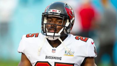 Mike Vrabel - Mark J.Rebilas - Page VI (Vi) - Super Bowl champion defends Mike Vrabel, New York Times reporter over leaked photos - foxnews.com - Usa - New York - state Arizona - county Bay