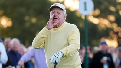 David J.Phillip - Jack Nicklaus - Tom Watson - Gerald Herbert - Jack Nicklaus’ ceremonial tee shot at the Masters comes dangerously close to patrons - foxnews.com - state Georgia