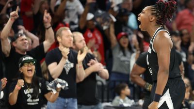 Courtney Vandersloot - Kendra Andrews - Aces bring back Chelsea Gray on $3 million, 3-year deal - ESPN - espn.com - county Miami - county Gray