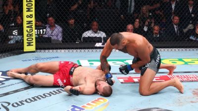 Badly hobbled, Ulberg stuns Procházka in wild KO at UFC 327 - ESPN