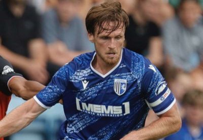 Gareth Ainsworth - Luke Cawdell - Medway Sport - Gillingham captain Armani Little was praised by manager Gareth Ainsworth after playing in their weekend game against Salford City - kentonline.co.uk