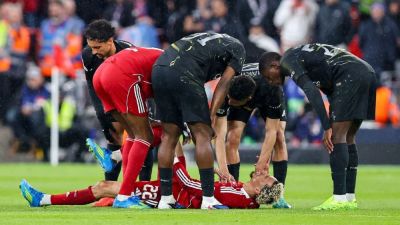 Liverpool, France fear for 'very-bad' looking Ekitike injury - ESPN