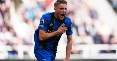 Bournemouth win at Newcastle to increase pressure on former boss Eddie Howe