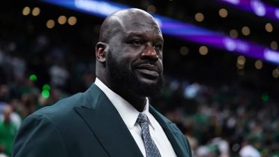 Shaquille O'Neal says he doesn't text NBA players past or present because 'they're a--holes'