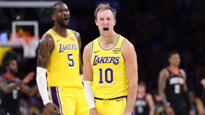 Kevin Durant - Austin Reaves - Luka Doncic - Deandre Ayton - Amen Thompson - Luke Kennard, LeBron James team to upset Rockets in opener - ESPN - espn.com - Los Angeles