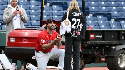 Guardians' Austin Hedges gets engaged on field following game - ESPN - espn.com - state Texas - county San Diego