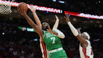 Celtics catch fire vs. Heat in 'exceptional' offensive night - ESPN
