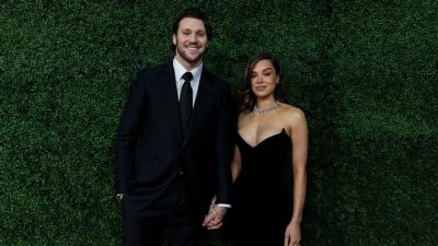 Josh Allen - Joe Brady - Josh Allen, Hailee Steinfeld announce birth of first child - ESPN - espn.com - county Buffalo - state New York