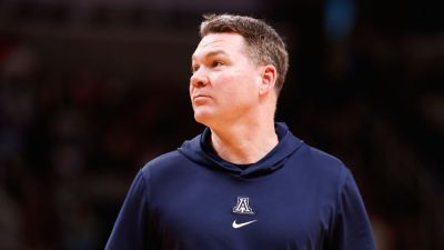 Bill Belichick - Billy Donovan - Tommy Lloyd - Hubert Davis - Not a multitasker: Lloyd focusing on Arizona, not North Carolina - ESPN - espn.com - state Arizona - state North Carolina - state Michigan