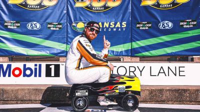 Michael Jordan - Denny Hamlin - Chase Briscoe - Tyler Reddick - Tyler Reddick, Michael Jordan Find Victory Lane Once Again - foxnews.com - Jordan - state Kansas