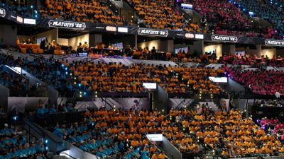 Carolina Hurricanes - Chauncey Billups - Caleb Love - Blazers not furnishing fans with T-shirts invites cash questions - ESPN - espn.com - state Texas