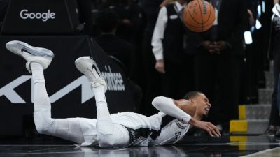 Spurs' Victor Wembanyama exits, put in concussion protocol - ESPN