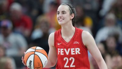 Fever's Caitlin Clark aims to stay fresh by handling ball less - ESPN