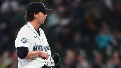107.8 mph liner lodges in jersey of Mariners' Logan Gilbert - ESPN - espn.com