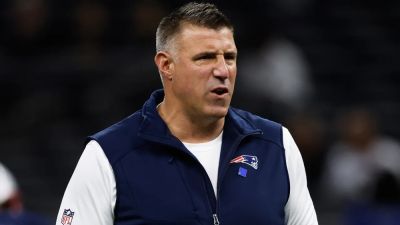 Charles Krupa - Mike Vrabel - Dianna Russini - Patriots' Mike Vrabel speaks out after photos of him kissing NFL reporter Dianna Russini leak - foxnews.com - New York - state Arizona