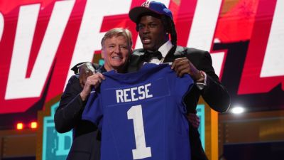 Giants draft Arvell Reese at No. 5, then Francis Mauigoa at 10 - ESPN