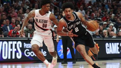 Harper scores 27 off bench, rallies Wemby-less Spurs in Game 3 - ESPN