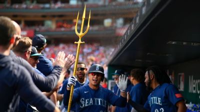 Refsnyder wins challenge, then hits go-ahead HR for Mariners - ESPN