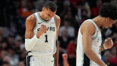 Spurs overwhelm Blazers late in Wembanyama's return - ESPN