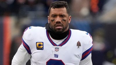 Super Bowl champ Russell Wilson takes swing for Savannah Bananas