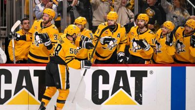 Kris Letang - Penguins edge Flyers, cut NHL playoff series deficit to 3-2 - ESPN - espn.com - county Crosby