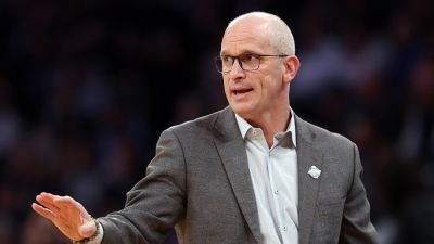 Sarah Stier - Dan Hurley - Colin Cowherd - Dan Hurley credits 'Jersey boss lady' wife Andrea for keeping UConn out of trouble in wild finish vs Duke - foxnews.com - state Iowa - state Connecticut - state Illinois - Jersey