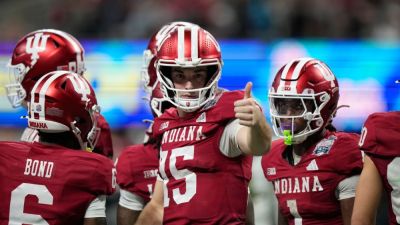 College flaws that could affect the 2026 NFL draft's top QBs - ESPN