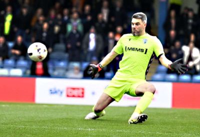 Gillingham goalkeeper Glenn Morris is out of contract in the summer but wants to stay at the club