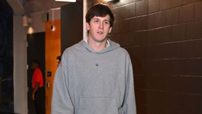 Lakers' Austin Reaves returns in Game 5 after missing 9 games - ESPN